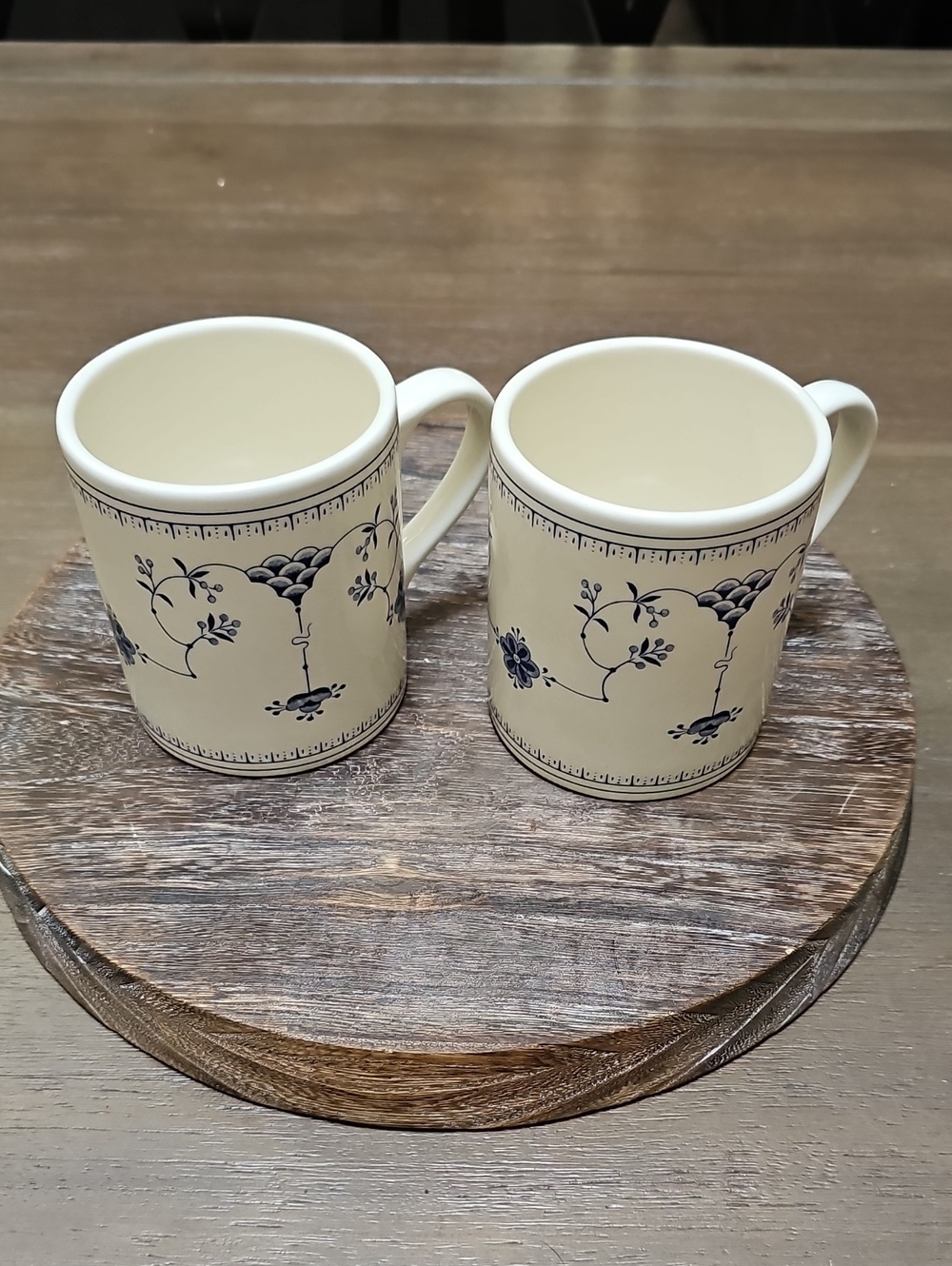 Churchill Finlandia Mugs-- Set of 2